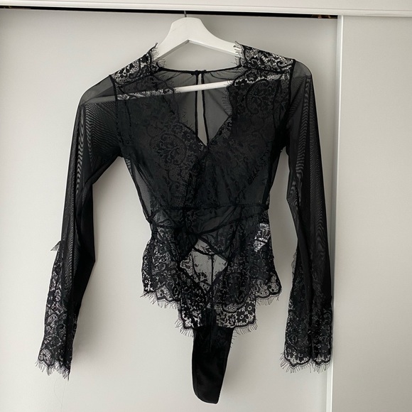 Boohoo Laced Long Sleeve - Picture 2 of 3